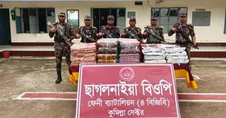 ফেনী সীমান্তে বিজিবির অভিযান; বিপুল ভারতীয় শাড়ি জব্দ